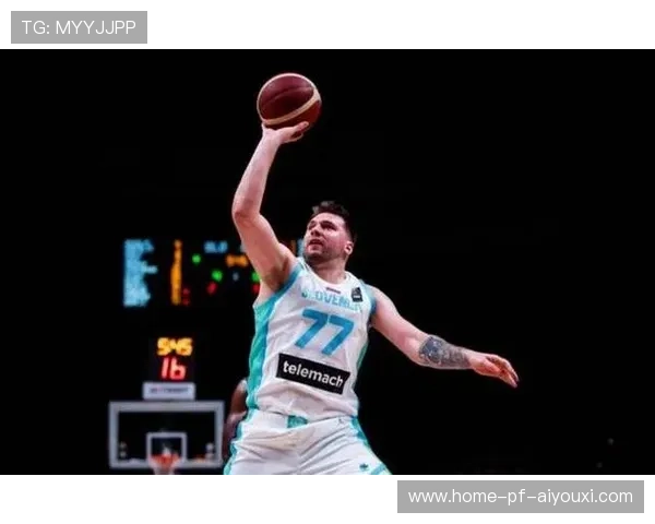 东契奇急停后仰命中，全场对其运球赞不绝口